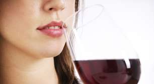 Beber uma taça de vinho por semana reduz em 30% chances de gravidez