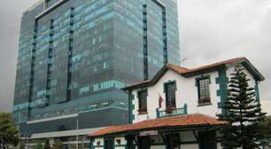 Bairro histórico de Bogotá tem famoso mercado de pulgas