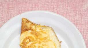 Jamie Oliver ensina a fazer omelete com cheddar