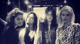 Desastrada, Thaila Ayala reclama de sapato escorregadio antes de desfile