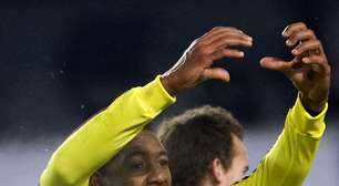 Jucilei se anima com oferta alemã, e Anzhi nem conversa com Corinthians