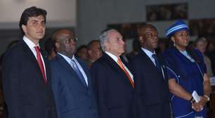 Temer e Barbosa participam de missa em Brasília em memória de Mandela