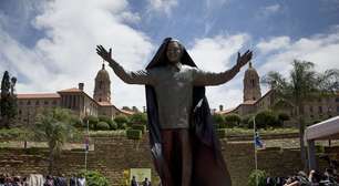 Estátua de Mandela é inaugurada diante da sede do governo sul-africano