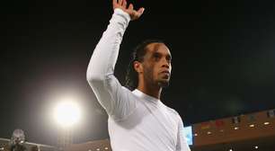 Besiktas admite visita de Assis, mas desmente interesse em Ronaldinho