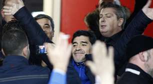 Com Maradona na torcida, Napoli bate Roma e vai à final da Copa da Itália