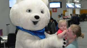 Sochi: mascotes "invadem" sala de imprensa e quebram rotina