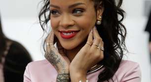 Rihanna confere desfile da Dior com brasileira na passarela