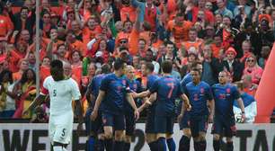 Van Persie marca, e Holanda bate Gana em amistoso pré-Copa