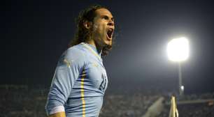 Sem Suárez, Cavani marca e Uruguai vence último amistoso