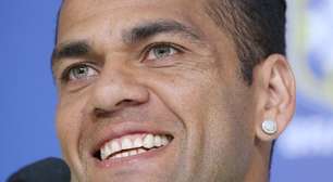 Daniel Alves admite desobediência em pedidos por mais chutes