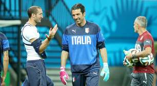 Buffon torce tornozelo e pode desfalcar Itália em estreia