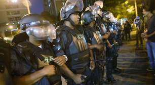 Com bombas e spray, polícia dispersa manifestante no RJ