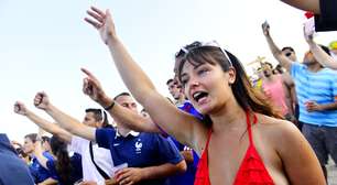 Fan Fest em Copacabana é tomada de azul por torcedores