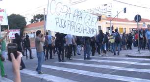 Protesto contra Copa em Curitiba reúne 100 pessoas no centro