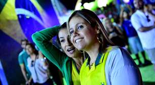 Milhares de cariocas assistem jogo do Brasil no Jockey Club