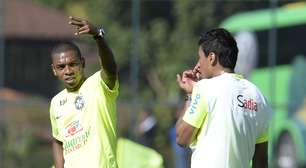 Felipão escala Fernandinho e testa Maicon na lateral direita