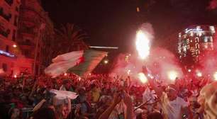 Festa por classificação deixa 2 mortos e feridos na Argélia