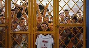 Treino "secreto" do Brasil para obras e mobiliza multidão