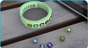 Nova pulseira inteligente tem 'pingentes' de redes sociais