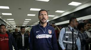 Simeone é confundido com Ricky Martin em chegada ao México