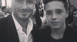Beckham e filho usam mesmo topete em desfile de Victoria
