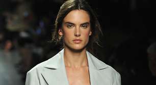 Alessandra Ambrosio é destaque na semana de moda de Milão