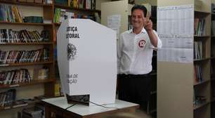 SC: candidato do PT ao governo espera uma hora para votar