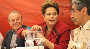 Dilma toma café da manhã com Olívio Dutra em Porto Alegre