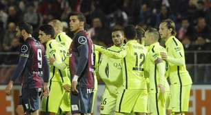 Com pixotada de Douglas e volta de Iniesta, Barça goleia