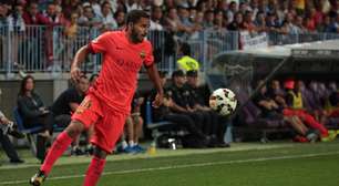 Dani Alves sente a coxa, e Barça pode ter que usar Douglas