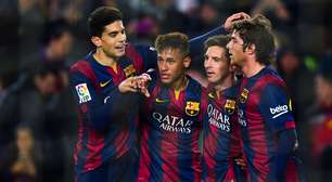 Trio marca, e Barça goleia entre vaias e aplausos a técnico