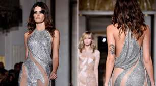 Sem calcinha? Isabeli Fontana usa look ousado em desfile
