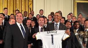 Barack Obama recebe campeão da MLS e defende atleta gay