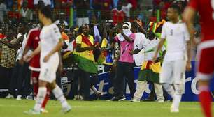 Gana bate Guiné Equatorial em jogo com invasão no fim