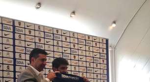 Boca apresenta Lodeiro e dá a 10 de Maradona a ex-corintiano