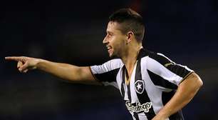 Botafogo bate Macaé com gol de Elvis e fatura Taça Guanabara