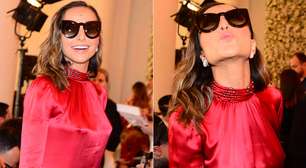 Uhu! Sabrina Sato usa look sem sutiã em desfile do SPFW