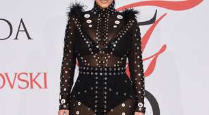 Grávida, Kim Kardashian abusa de transparência em premiação