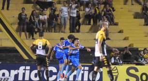 Macaé surpreende em Criciúma e sobe para 3º na Série B