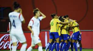 Marta faz história, e Brasil vence primeira no Mundial