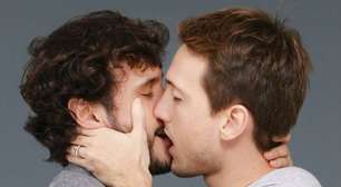 Dia dos Namorados: campanha tem "beijaço" gay entre atores