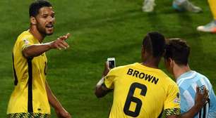 Aventura da Jamaica fica sem gol, mas rende selfie com Messi