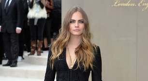 Cara Delevingne usa look com calcinha toda à mostra