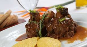 Ossobuco de vitelo com tomate fresco e ervas