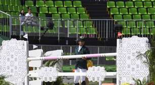 Brasileiro do hipismo leva tombo; França leva ouro por equipes