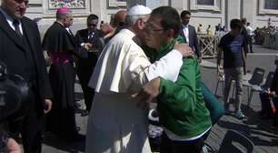 Atleta do hipismo paralímpico recebe bênção do Papa Francisco