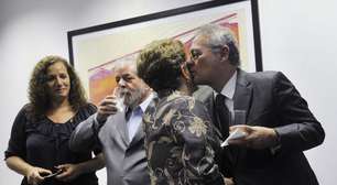 Dilma almoça com Lula e senadores e vê Renan no intervalo