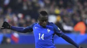 Payet e Pogba marcam, França vira sobre Suécia e lidera