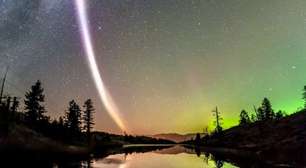 Coluna de luz violeta é vista pela primeira vez no Canadá