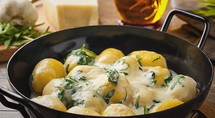 Batatinhas ao molho de gorgonzola no micro-ondas